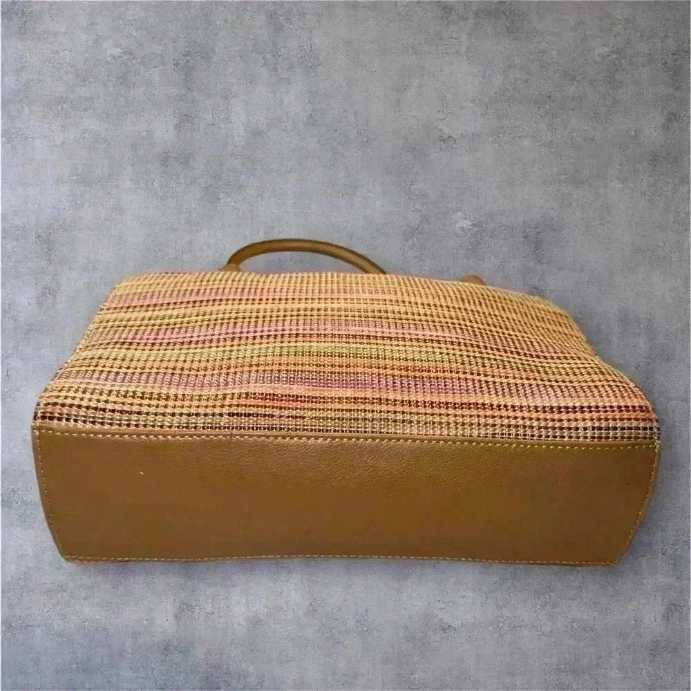 Vintage Liz Claiborne women’s Multi Compartment Tan Leather Handbag - Picture 4 of 5